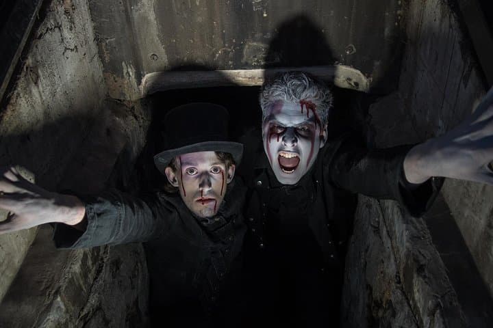 جولة مشي مسائية في تاريخ ليفربول الخفي و Dead House