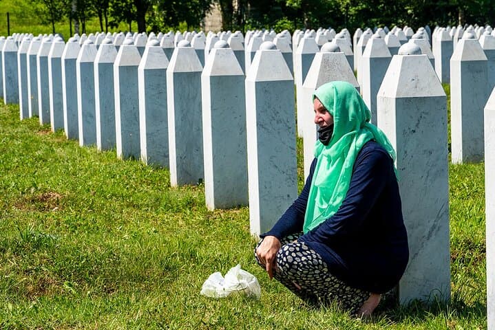 جولة فهم الإبادة الجماعية في سريبرينيتسا + غداء مع عائلة محلية