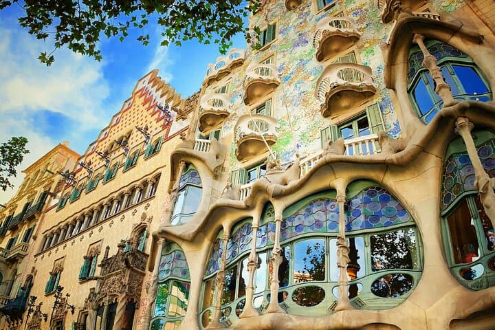 جولة مشي في رامبلاس والمدينة القديمة والحى القوطي ومعمار غاودي