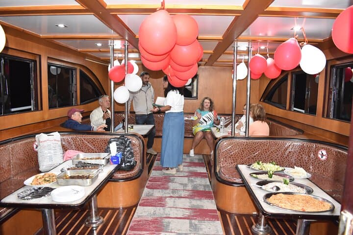 رحلة عشاء خاصة على متن يخت Vip شرم الشيخ