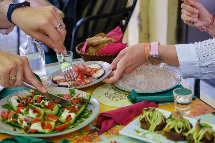جولة طعام تذوق الطعام في سالونيك مع الشيف