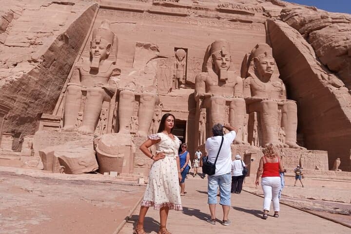 جولة نهارية خاصة إلى معابد أبو سمبل من أسوان