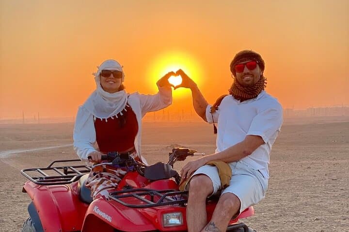 أهرامات الجيزة، أبو الهول، ركوب الجمال، دراجة ATV، التسوق، رحلة العشاء