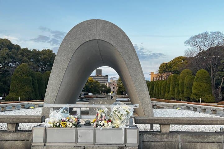 Memorial cenotaph