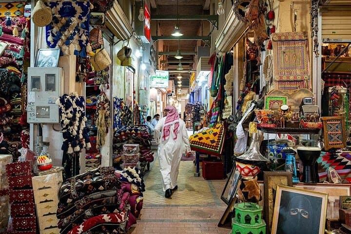 جولة سيرا على الأقدام: قلعة المصمك، سوق الزل، والقهوة السعودية