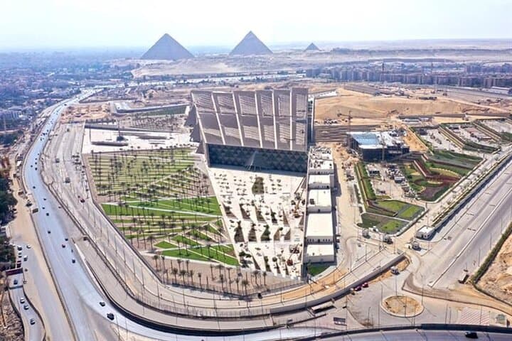جولة خاصة في أهرامات الجيزة وأبو الهول والمتحف المصري الكبير GEM