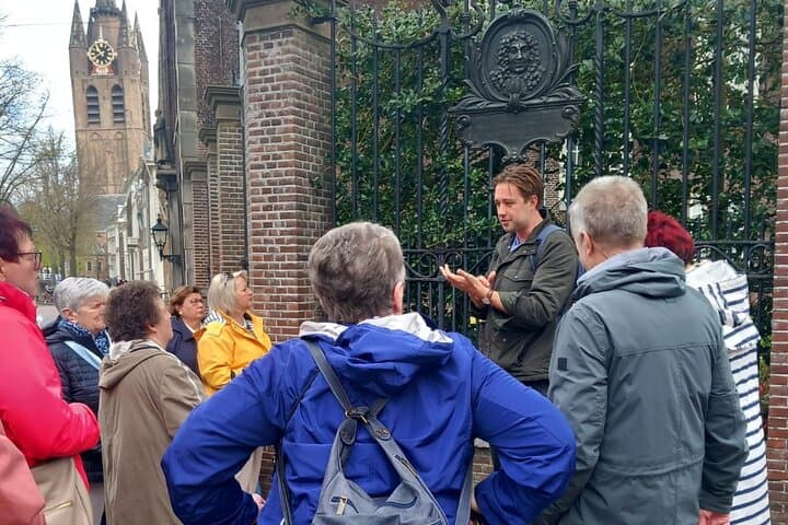 Guide and group