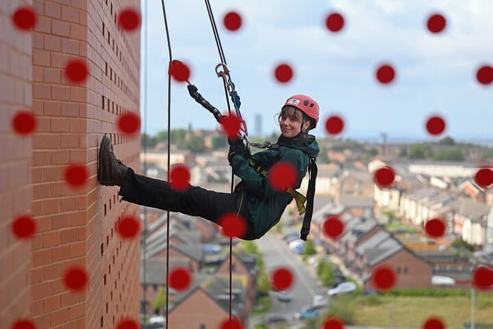 Anfield Abseil مع دخول مجاني إلى متحف LFC