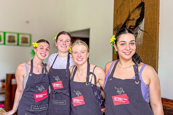 Joyful Group of Ladies Cooking Together | Sri Lanka Cooking Class Colombo

This enthusiastic group of ten ladies experienced authentic Sri Lankan cooking at Rustic Cooking Class Colombo.