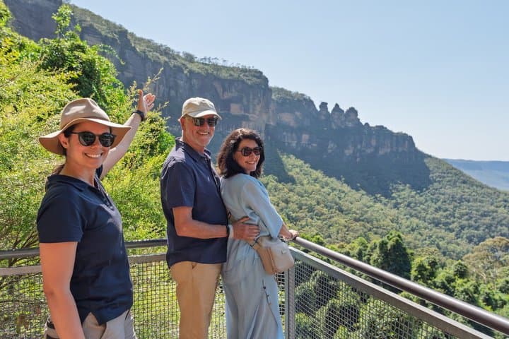 شامل كليًا الجبل الأزرق والعالم الخلاب والغداء والكوالا والعبّارة